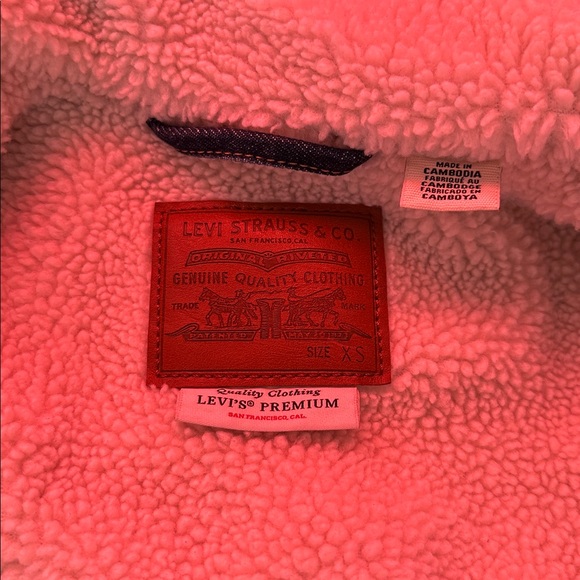 Levi's Women’s Original Denim Trucker with Sherpa Lining - Dark Wash - Picture 2 of 4